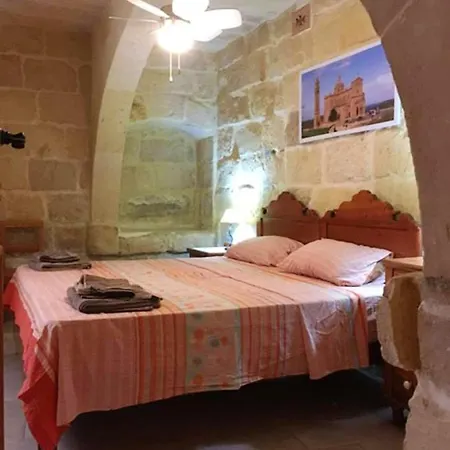 8 Bedrooms With Private Pool And Wifi At In Gozo 纳杜尔
