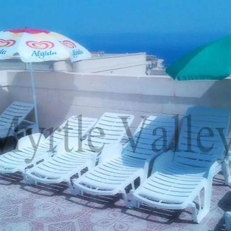 8 Bedrooms With Private Pool And Wifi At In Gozo 纳杜尔